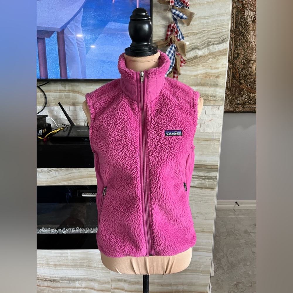 Patagonia Magenta Pink Fuzzy Full Zipper Vest Size Medium.
